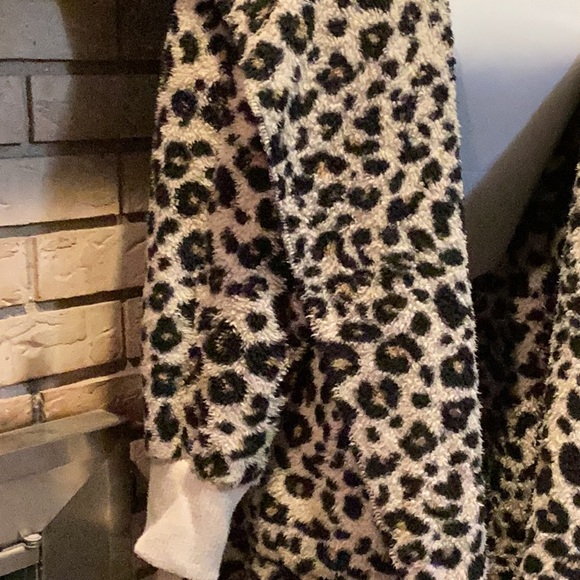 Hem & Thread Black and tan leopard hoodie cardigan jacket coat - Picture 2 of 10